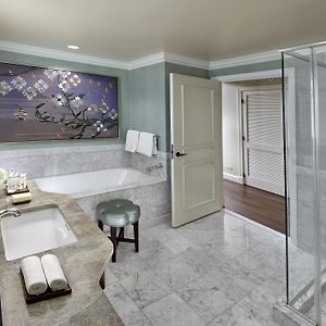 Deluxe One-Bedroom Suite